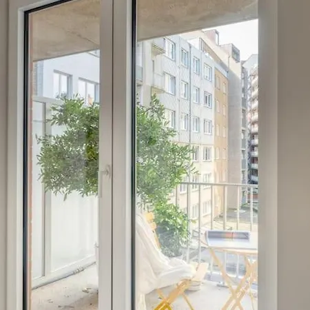 Апартаменты Seaside Apartment For 6 With Parking In Knokke *