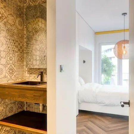 Seaside Apartment For 6 With Parking In Knokke Кнокке-Хейст