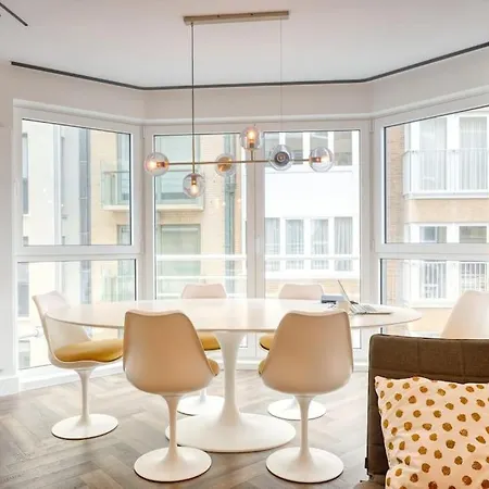 Seaside Apartment For 6 With Parking In Knokke