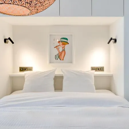 Seaside Apartment For 6 With Parking In Knokke * Кнокке-Хейст
