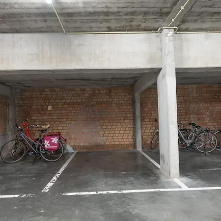 Апартаменты Seaside Apartment For 6 With Parking In Knokke *