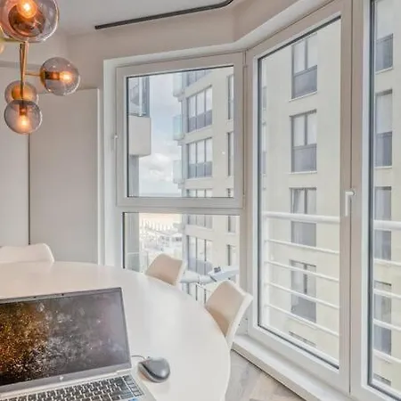 Seaside Apartment For 6 With Parking In Knokke *