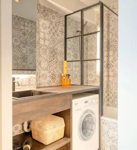 Seaside Haven For 6 With Parking In 아파트 *